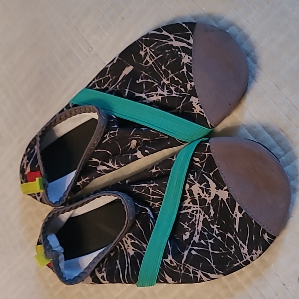FITKICKS SPECIAL EDITION Women's Active Footwear Black/Green Sz Medium